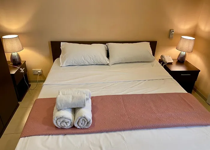 Отель Malta Paradise Central Accomodation Сент Джулианс