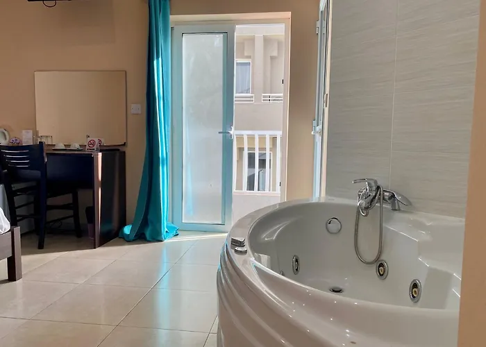 Отель Malta Paradise Central Accomodation Сент Джулианс