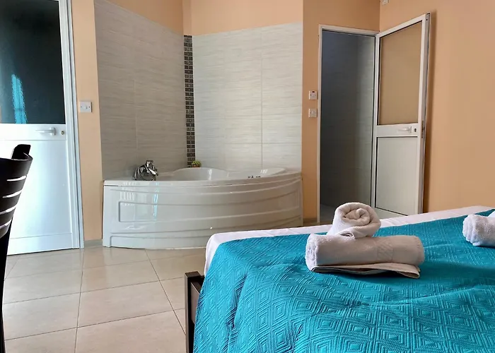 Отель Malta Paradise Central Accomodation Сент Джулианс