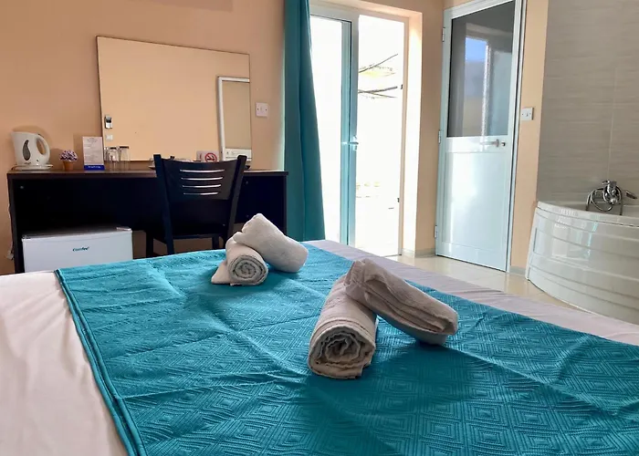 Отель Malta Paradise Central Accomodation Сент Джулианс